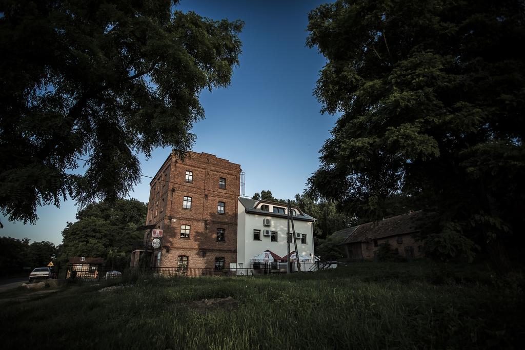 W Starym Mlynie Bed & Breakfast Milicz Exterior photo